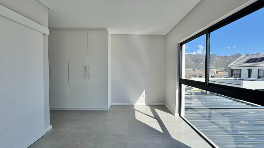 2 Bedroom Property for Sale in Gordons Bay Central Western Cape